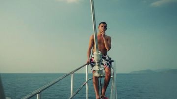 Pantalones cortos dolce & gabbana usados por Mister You en su video musical Pénurie