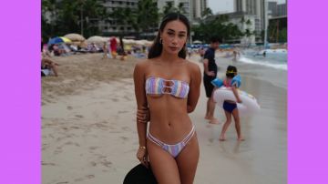 Indah Vêtements Melli Fond de Crayola porté par Eva Gutowski dans MON TOP 10 de bain PRÉFÉRÉ les MARQUES! ESSAYEZ SUR les COURRIERS | vidéo YouTube par MyLifeAsEva