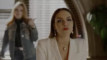 Le collier porté par Fallon Carrington (Elizabeth Gillies) dans Dynastie Saison 2 Episode 16