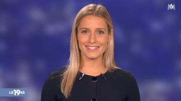 Le gilet court droit boutonné marine de Florence Trainar dans Le 19:45