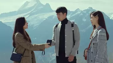 La veste carreaux écossaise de Yoon Se-ri (Son Ye-jin) dans Crash Landing on You (S01E11)