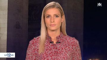 The printed shirt of Florence Trainar in The 12:45