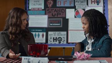 Jean jacket blue Ani Achola (Grace Saif) in 13 Reasons Why (S04E01)