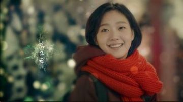 The red scarf of Ji Eun Tak (Kim Go-eun) in Goblin (Season 1)