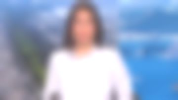 La clásica camisa de algodón a rayas White de Émilie Tran Nguyen en 12/13 Journal de France 3 el 15.06.2020