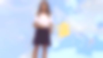 La jupe courte à volants Bleue de Myriam Seurat dans Météo de France 3 le 15.06.2020