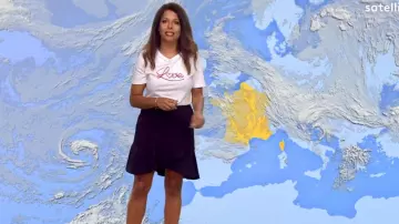 The short skirt with ruffles Blue Myriam Seurat Weather of France 3 the 15.06.2020