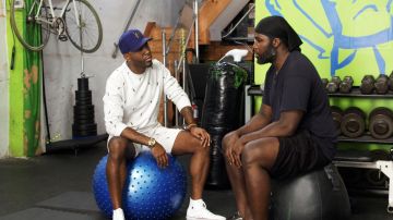 The sweatshirt white printed Superdry worn by Karamo Brown in the show Queer Eye 