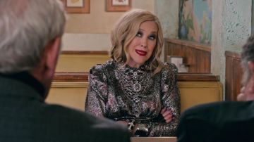 Vestido de Isabel Marant usado por Moira Rose (Catherine O'Hara) en Schitt's Creek (S06E10)