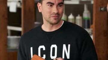 Icon jumper worn by David Rose (Daniel Levy) in Schitt's Creek (S06E10)