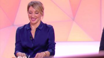 La chemise 100% soie bleu navy de Nadia Daam dans 28 minutes le 15.06.2020