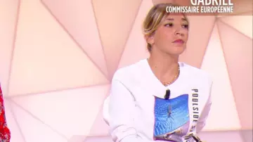 The sweatshirt with white screen-printed Nadia Daam in 28 minutes the 16.06.2020