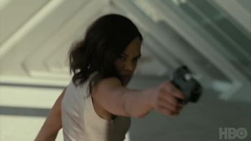 Débardeur porté par Charlotte Hale (Tessa Thompson) comme on le voit dans Westworld (Saison 3)