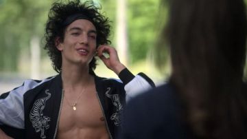 The bomber-black-and-white of Valerio (Jorge López Astorga) in the series Elite (Season 3 Episode 2)