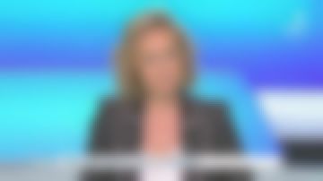 La chaqueta del traje con el logotipo de LPF, bolsillos en los lados, borde decorativo en los bordes de Caroline Roux en C en el aire