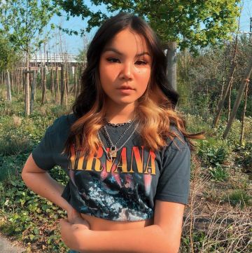 The t-shirt Nirvana of Léany on his account Instagram @leanydanse