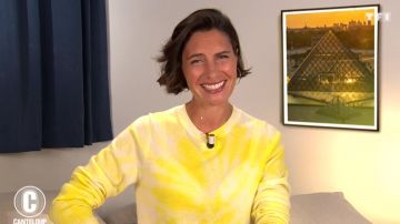 El suéter amarillo usado por Alessandra Sublet en C'est Canteloup