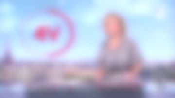 Vestido a rayas de corte suelto de Caroline Roux en Télématin les 4 vérités el 18.06.2020