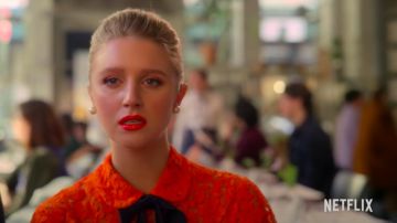 Vestido de encaje naranja usado por Alice (Julia Schlaepfer) como se ve en The Politician (Temporada 2)