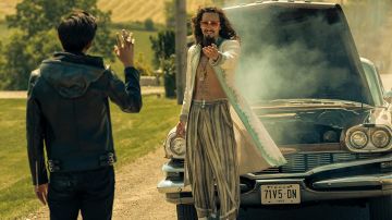 Túnica blanca usada por Klaus Hargreeves (Robert Sheehan) en The Umbrella Academy (Temporada 2)