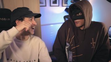 Le sweatshirt à capuche Cactus Jack 'Highest in the room' Travis Scott porté par Maskey dans la vidéo L'HOMME QUI DÉTESTAIT DISNEY ! (ft. Maskey) de Sofyan