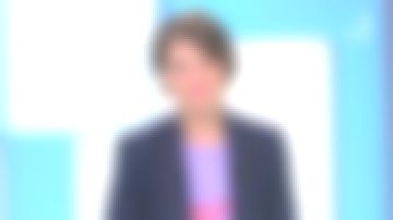 The suit jacket navy blue of Melanie Taravant in C to say