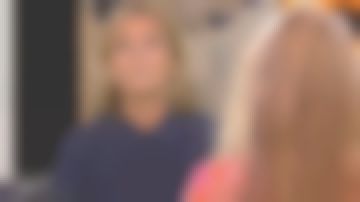 La chemise cintrée bleu navy de Claire Chazal dans Passage des Arts