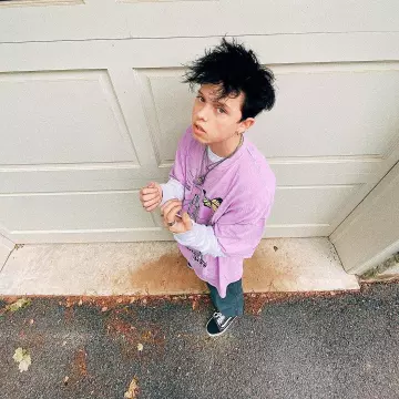 Wild Thoughts tee worn by Jacob Sartorius on his Instagram account @jacobsartorius 