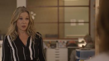 Necklace worn by Jen Harding (Christina Applegate) in Dead to Me (S01E01)