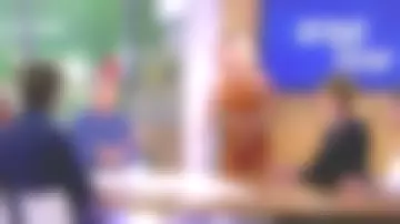 La combinaison camel de Pauline Clavière dans C l'hebdo