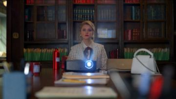 Vérifier Blazer porté par Alice (Julia Schlaepfer) dans Le politique (S02E03)