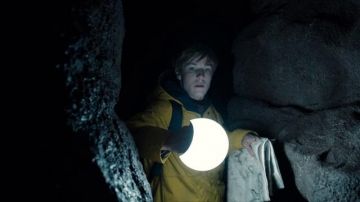 Lámpara de luz de orbe táctil LED de mano utilizada por Jonas Kahnwald (Louis Hofmann) como se ve en Dark (Temporada 1 Episodio 6)