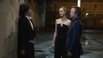 La combinaison structurée noire sans bretelle de Dolores Abernathy (Evan Rachel Wood) dans Westworld (S03E04)