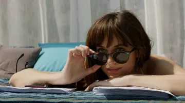 Sunglasses worn by Anastasia Steele (Dakota Johnson) in Fifty Shades Freed