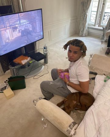 La media de jogging jordan en gris que lució Zola en su cuenta de Instagram @binkszola