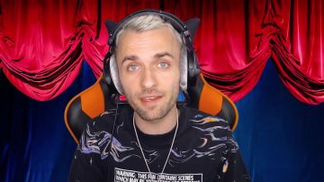 Le t-shirt Marcelo Burlon porté par Squeezie dans sa vidéo en fait c'est fabriqué comme ça ?? 