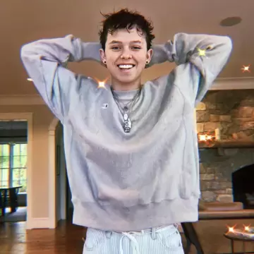 Champion sweatshirt in grey worn by Jacob Sartorius on the Instagram account of @jacobscheeks1 