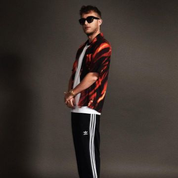 Le bas de survêtement Adidas noir porté par Vald sur son compte Instagram @valdsullyvan