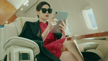 Vestido de encaje rojo Avouavou usado por Koo Seo Ryeong (Jung Eun-chae) como se ve en The King: Eternal Monarch (S01E01)
