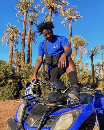 Le t-shirt Tommy Jeans porté par Lonni sur son compte Instagram @lonnizer