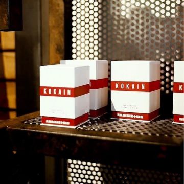 Kokain Parfum de Till Lindemann sur l'Instagram compte de@rammsteinshop