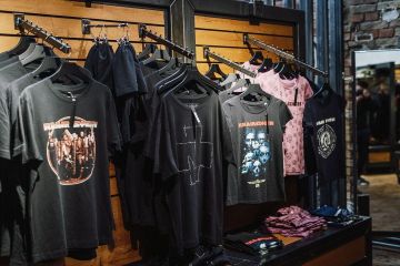 HNE 1994 T-Shirt de Rammstein sur l'Instagram compte de @rammsteinshop