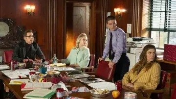 Jaune Rayé Blazer porté par McAfee Westbrook (Laura Dreyfuss) dans Le politique (S02E04)