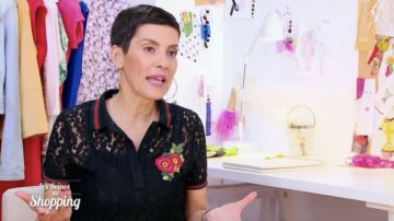 Le polo noir dentelle avec une rose brodée Gucci porté par Cristina Córdula dans Les Reines du Shopping