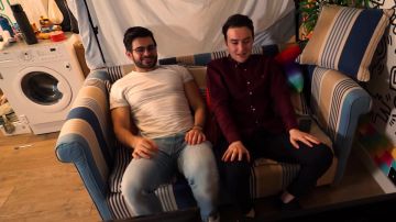 The shirt Farah bordeaux range by HugoPosay in the video you lose you buy the first pub that you see (feat. @HugoPOSAY ) of FastGoodCuisine