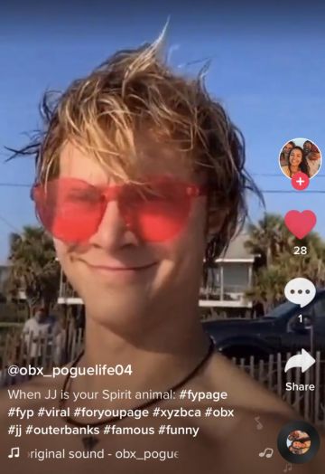 Rouge les Lunettes de soleil portées par Rudy Pankow, comme on le voit sur TikTok