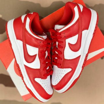 Zapatillas Nike Dunk Low University Red en la cuenta de Instagram de @clockers_paris