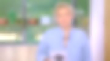 La chemise zippée en jean de Anne-Élisabeth Lemoine dans C à Vous