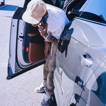 Zapatillas Nike SB Dunk Low Travis Scott usadas por Travis Scott en su cuenta de Instagram @travisscott 