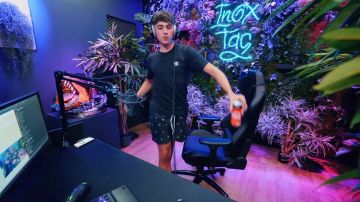 Los pantalones cortos de natación que lleva Inoxtag en su vídeo ¡En Fortnite en la Arena!
